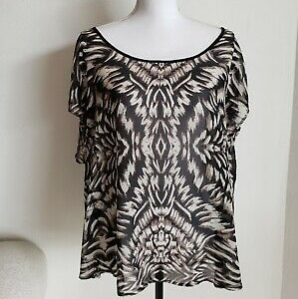 ♠️SOLD♠️Torrid's AbstractCriss-cross Open Back Top - Picture 5 of 11
